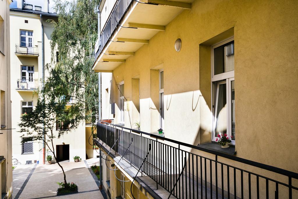 Live Like Locals: Market Square X Jewish District คราคูฟ ภายนอก รูปภาพ